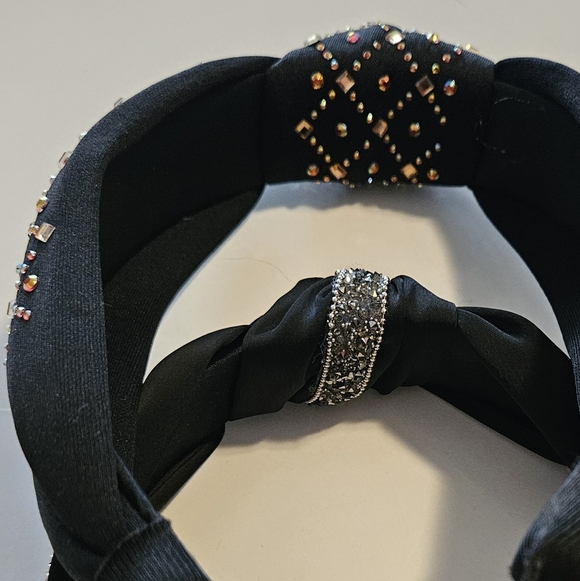 Elegant Black Embellished Headband - Picture 5 of 6